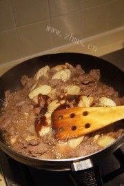黑椒茭白牛柳做法图解7)