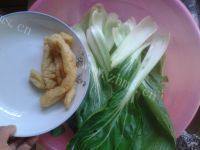 家常菜油豆腐炒青菜做法图解1)