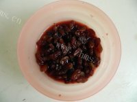 美味的葡萄干胡萝卜面包卷做法图解6)