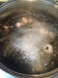 美味的紫菜肉丸汤做法图解4)