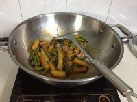 下饭的土豆炖豆角做法图解9)