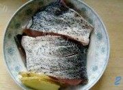 美味的咸鱼炖粉条做法图解2)