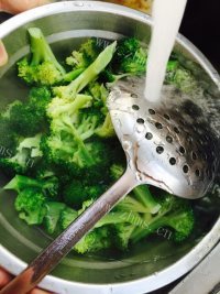 DIY蚝油蒜蓉西兰花做法图解4)