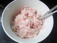 美味的小白菜肉丸汤做法图解2)
