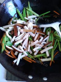 家常菜香芹炒豆干做法图解8)