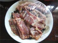 美味的蜜汁烤排骨做法图解6)
