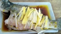 家常菜清蒸鲈鱼