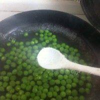 鲜美可口的豌豆腊肉焖饭做法图解12)