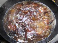 红烧肉炖土豆做法图解7)
