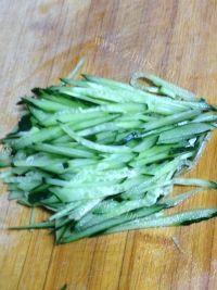 美味的萌蛋金针菇做法图解3)