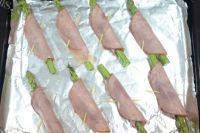 烤芦笋熏肉卷做法图解2)