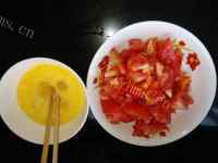 可口的西红柿炒鸡蛋肉的做法图解二