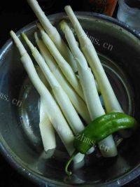 美味的茭白炒肉做法图解1)