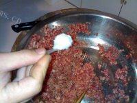 软嫩的韭菜猪肉水饺做法图解4)