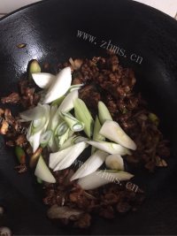 垂涎欲滴的葱爆羊肉做法图解6)