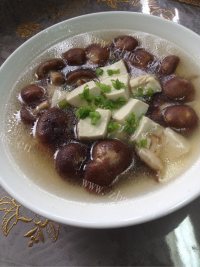 美味的香菇豆腐汤