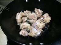 美味的黄豆烧猪蹄做法图解3)