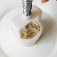 自制绿豆糕做法图解12)