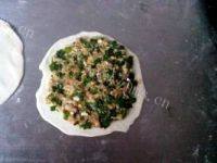 自己做的韭菜肉饼做法图解9)