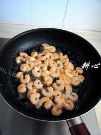 美味虾仁腰果炒意粉做法图解7)
