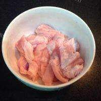 家常菜红椒炒扁豆做法图解3)