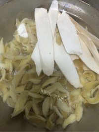 补气养胃花旗参石斛煲竹丝鸡汤做法图解1)
