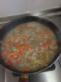 色泽鲜亮的羊肉抓饭做法图解3)
