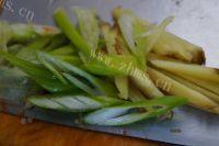 简易的肉炒西兰花做法图解3)