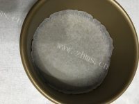 可口的双色慕斯流心蛋糕做法图解6)