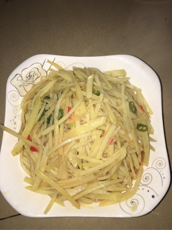 香气浓郁的酸辣土豆丝