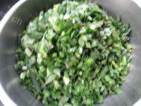 好吃的猪肉韭菜水饺做法图解3)