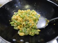 色香味俱全的蚕豆炒鸡蛋做法图解8)