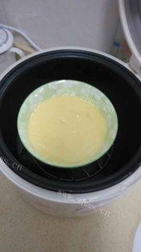 美味的牛奶蒸蛋做法图解7)