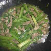 特下饭的芹菜炒肉做法图解7)