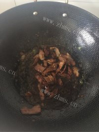 简单的芹菜炒肉做法图解7)