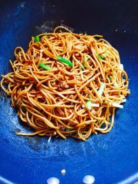 美味的酱油炒面做法图解10)