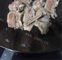 精制蛏干炖鸭做法图解5)