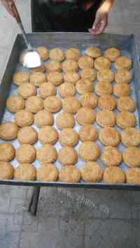 外酥里嫩的自制月饼做法图解18)