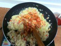美味韩式辣白菜炒饭做法图解6)
