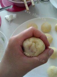 自制冰皮紫薯月饼做法图解15)