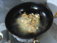 可口的酱香鸡丁做法图解7)