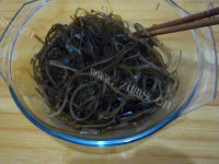 美味的麻辣海带丝做法图解4)