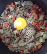 美味羊肉焖饭做法图解5)