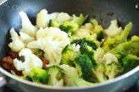 好吃的西兰花炒肉做法图解7)