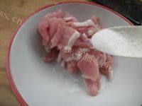 味道不错的孜然肉片做法图解3)