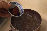 美味的雪蛤桃胶银耳羹做法图解3)