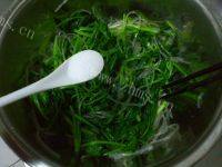 家常菜菠菜拌粉条做法图解5)