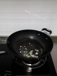 养颜的安康鱼炖豆腐做法图解1)