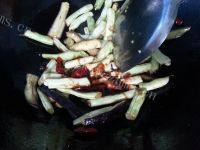 老爸做的茄子炒豆角做法图解8)