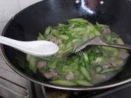 家常菜芦笋炒肉片做法图解6)